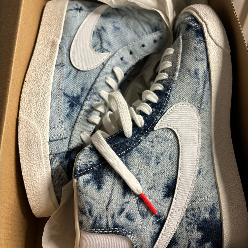 Women Nike Blazer size 8